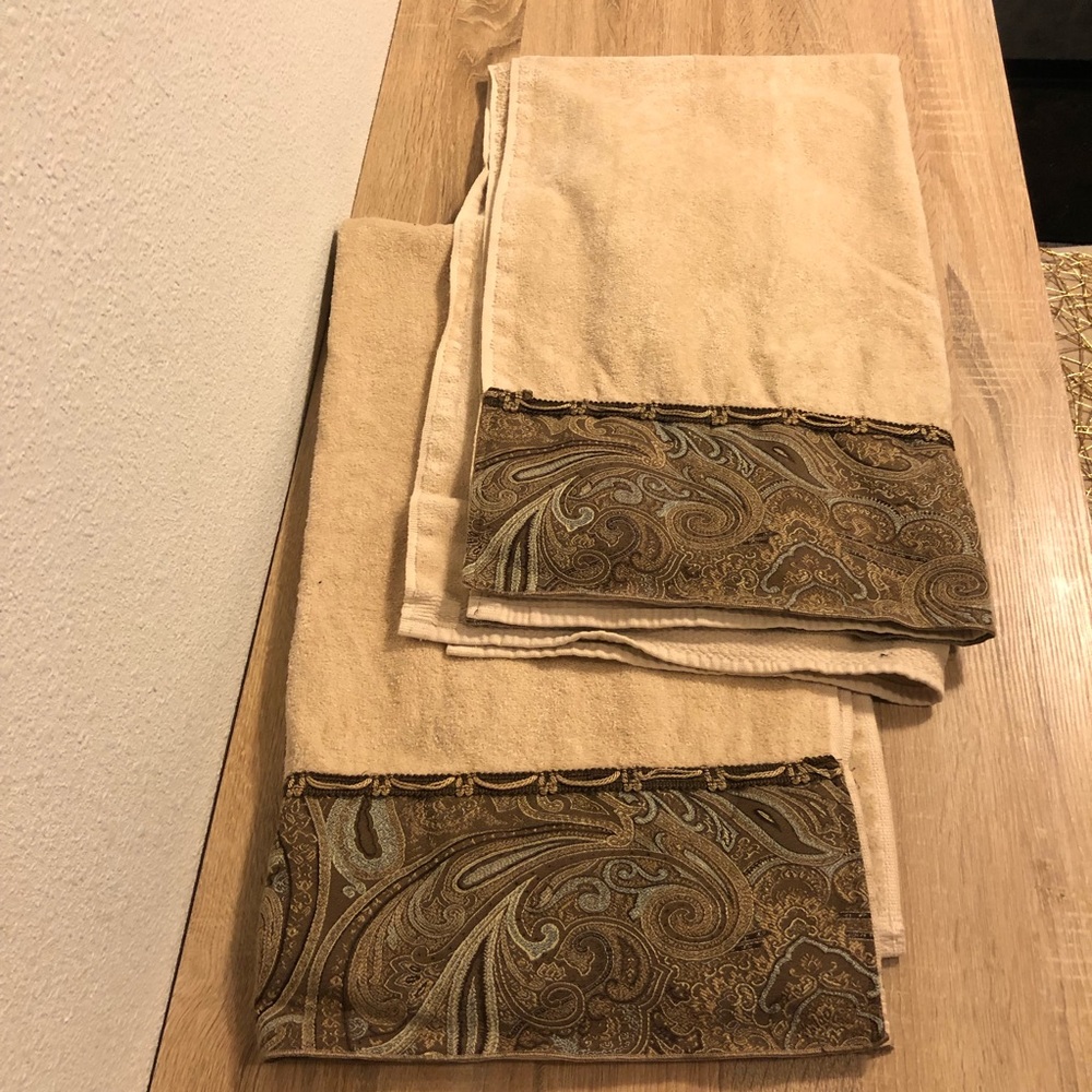 Avanti Decorative/ Large Towels